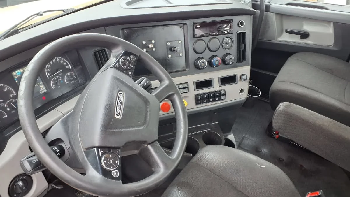 2020 Freightliner Cascadia in Warwick, RI — photo 7