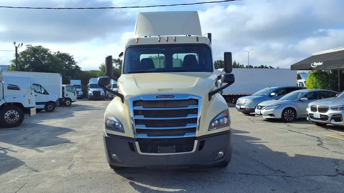 2020 Freightliner Cascadia in Warwick, RI — photo 2