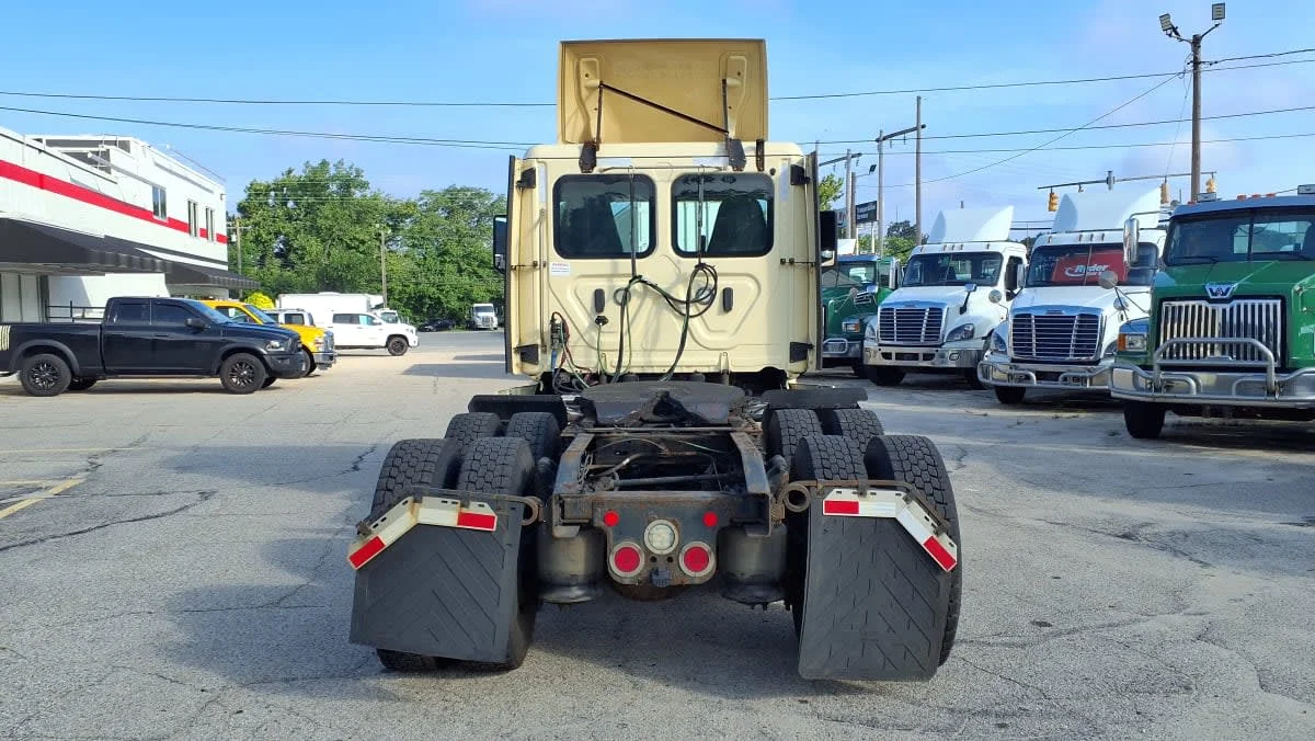 2020 Freightliner Cascadia in Warwick, RI — photo 5