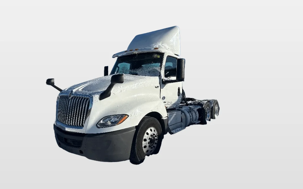 2019 International LT - image 1