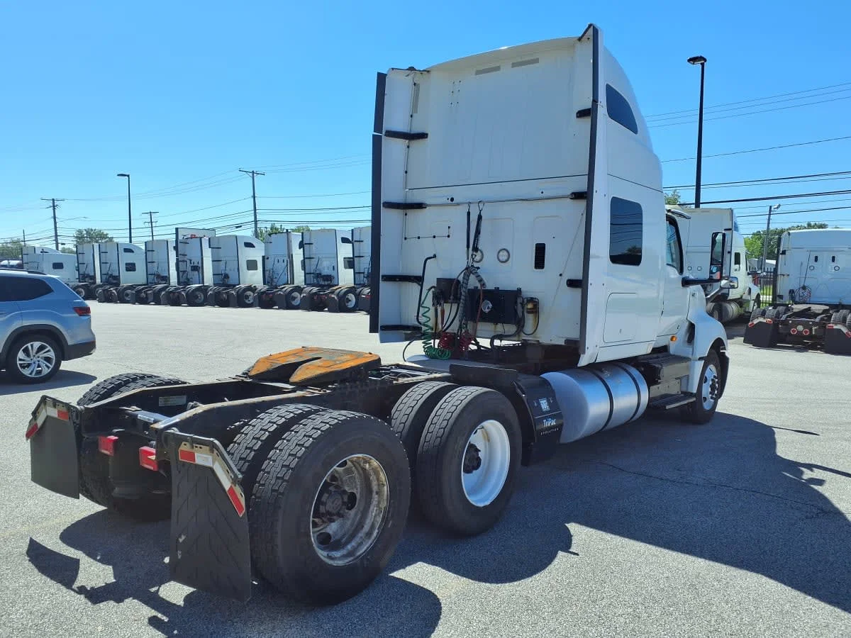 2019 International LT in Cleveland, OH — photo 4