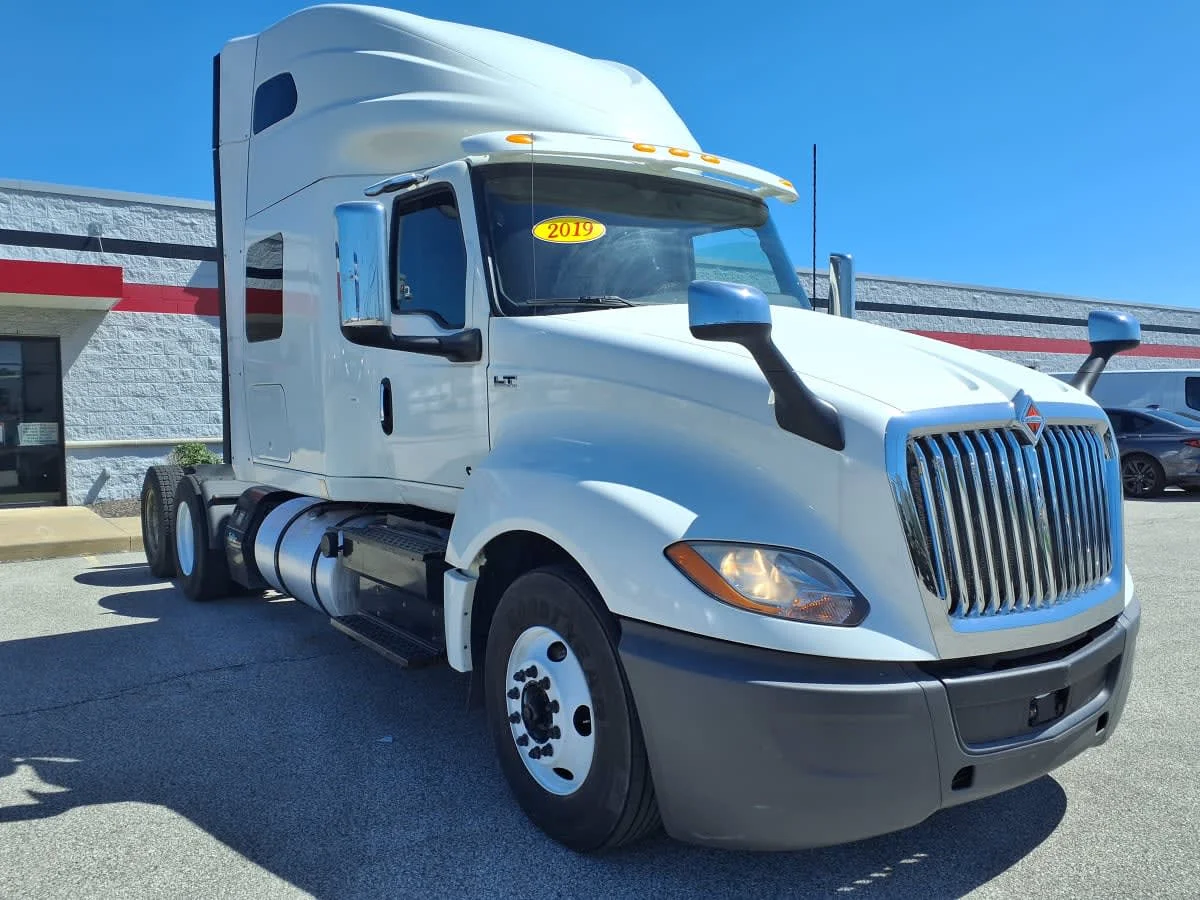 2019 International LT in Cleveland, OH — photo 3