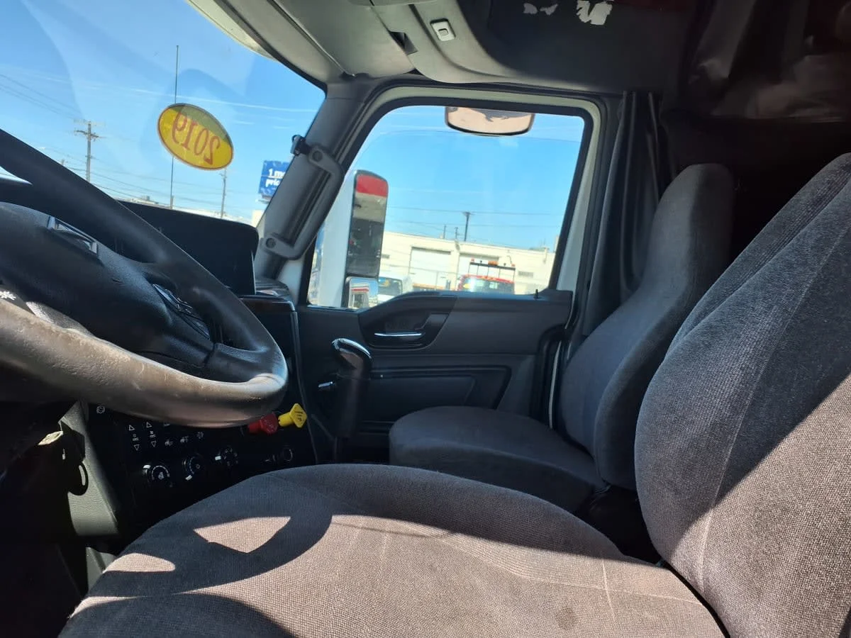 2019 International LT in Cleveland, OH — photo 7