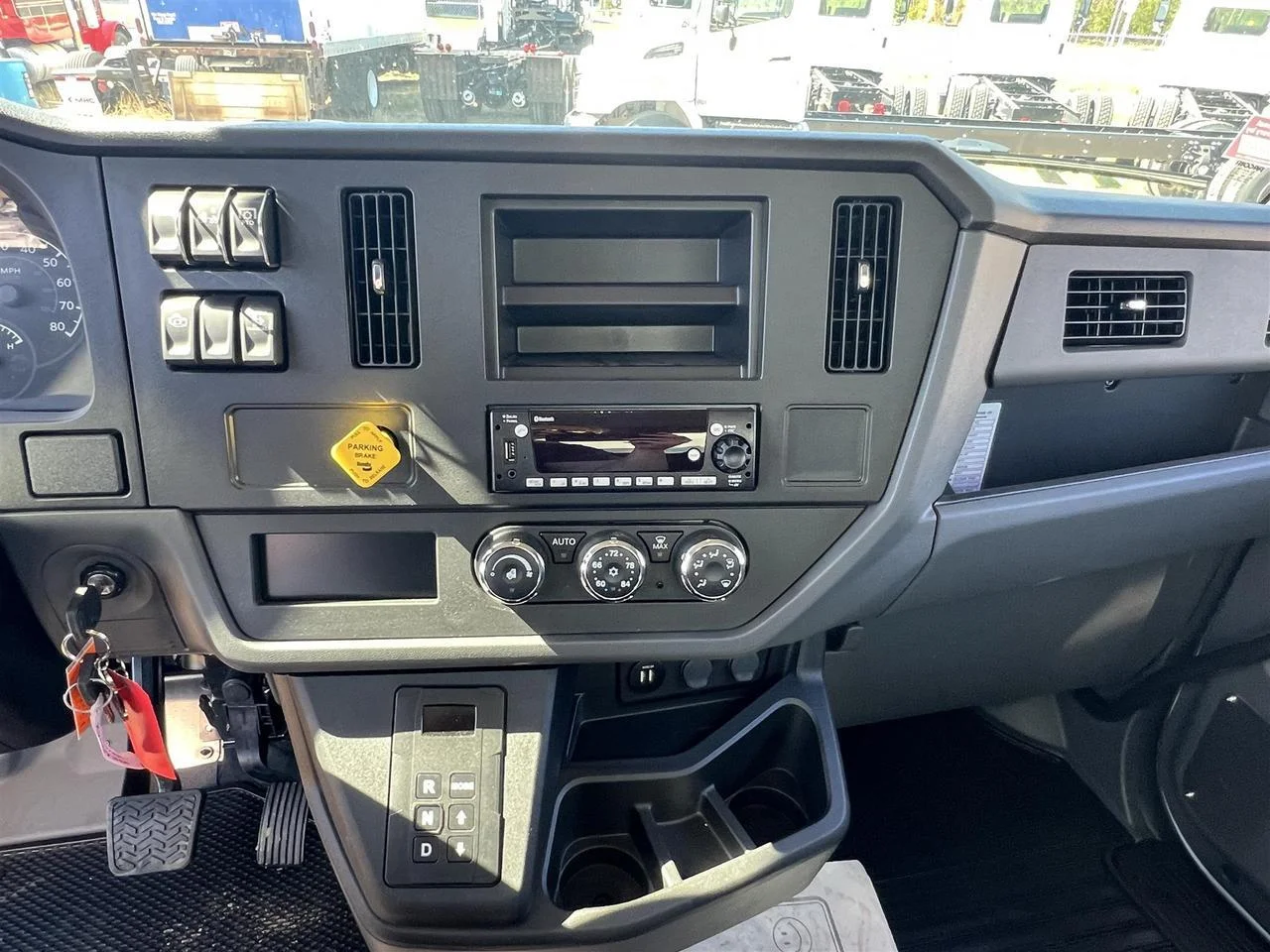 2025 Peterbilt 536 - image 8