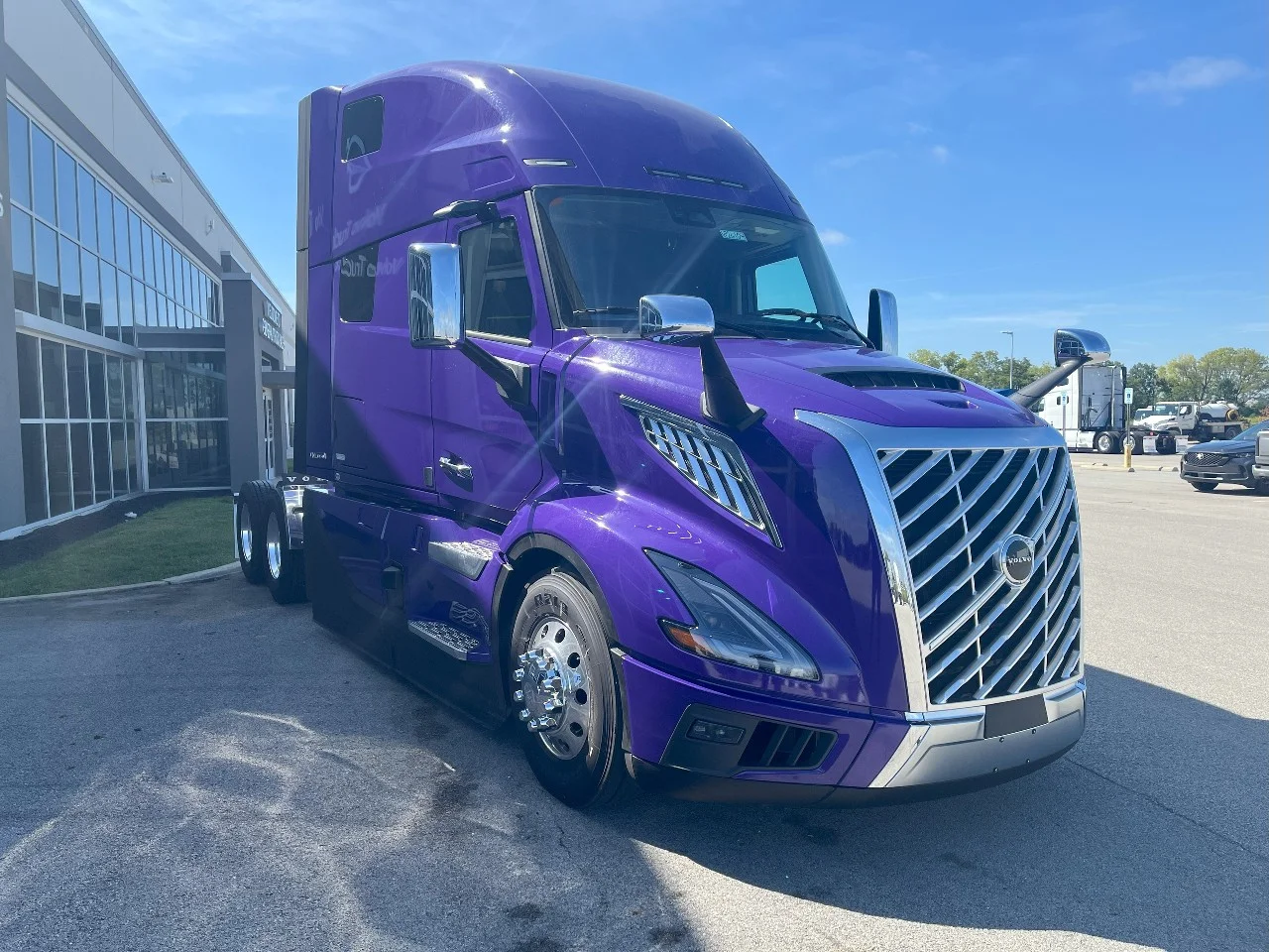 2026 Volvo VNL 860 in Pendleton, IN — photo 3