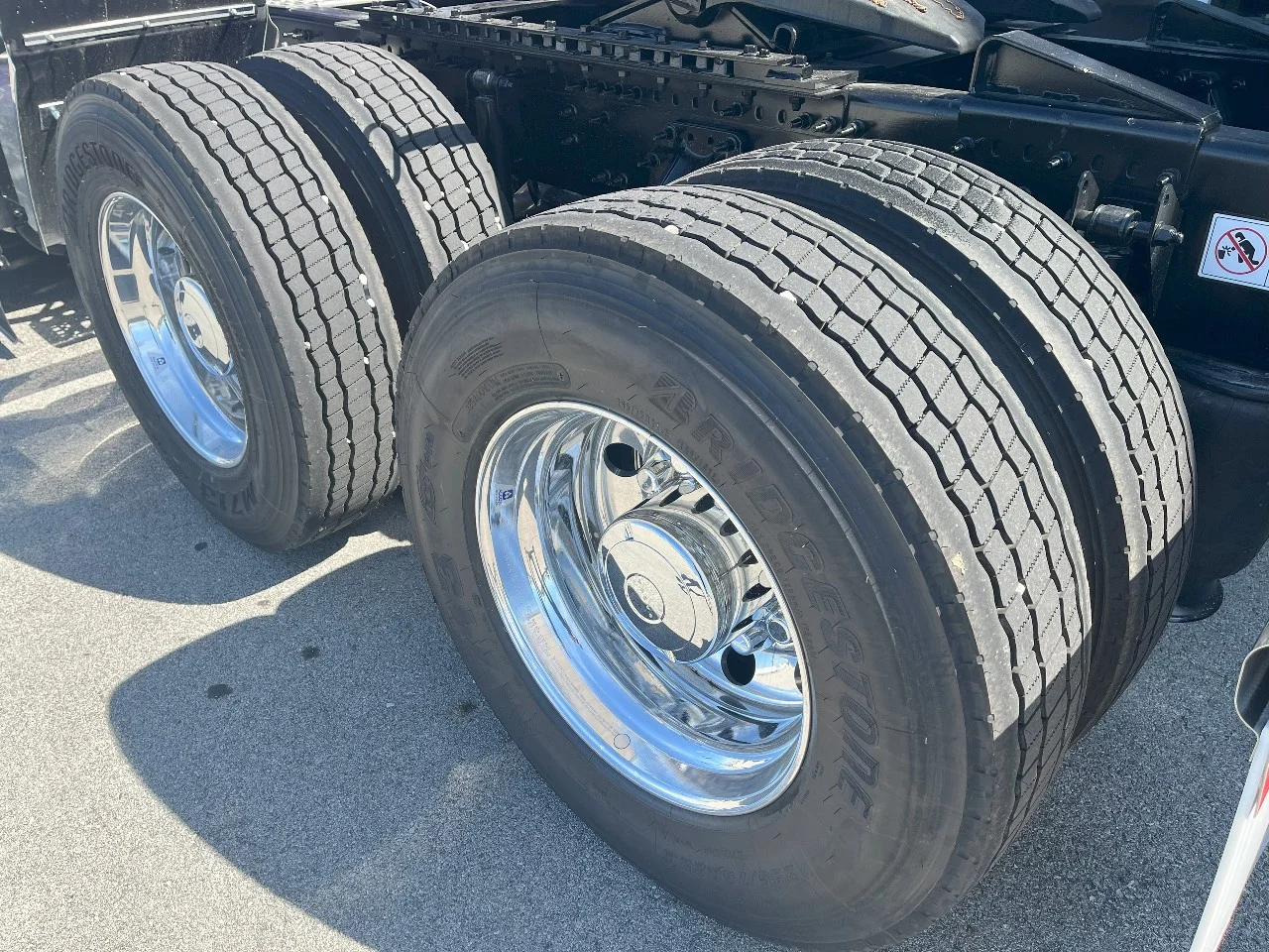 2026 Volvo VNL 860 in Pendleton, IN — photo 7