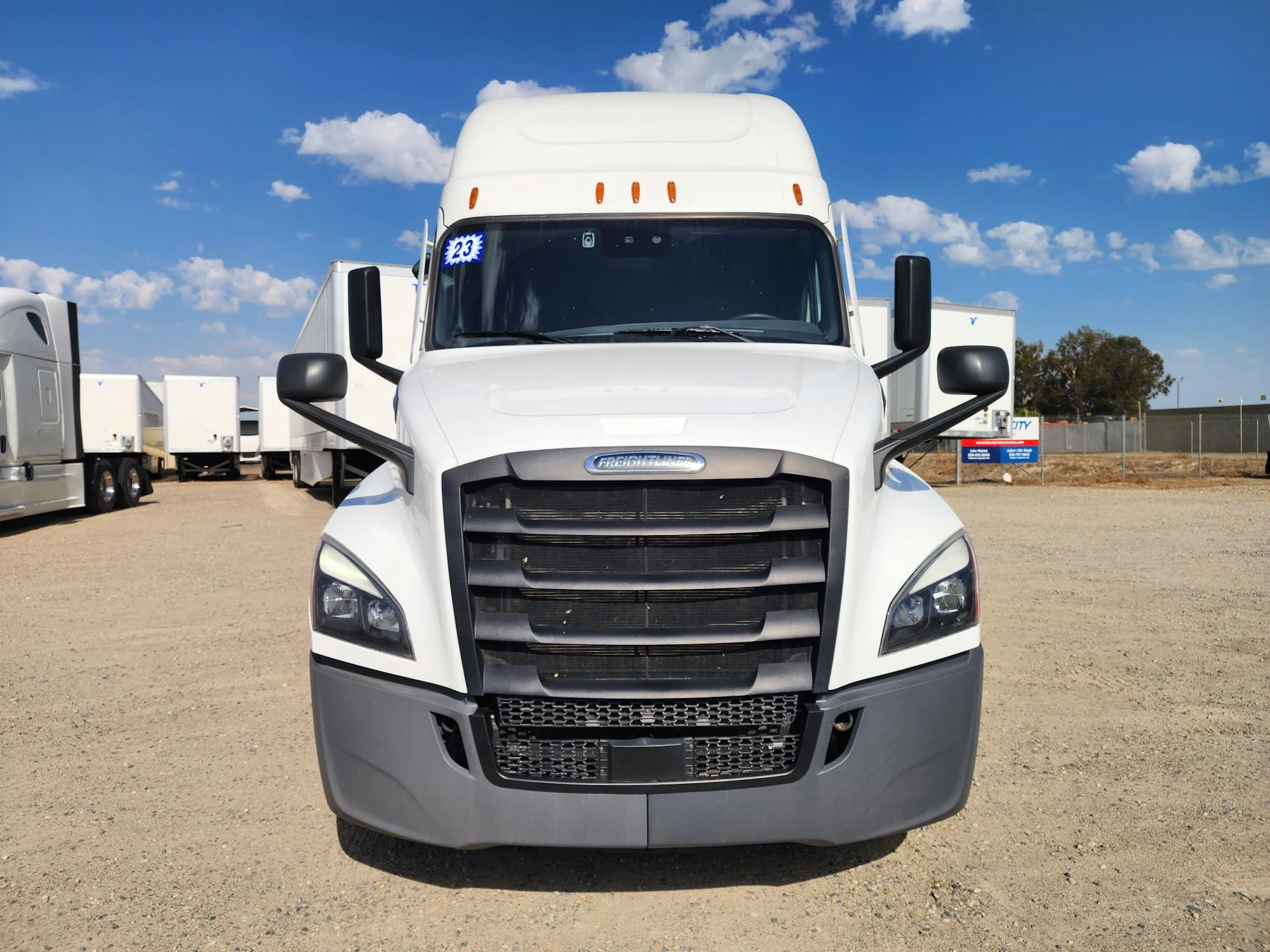 2023 Freightliner Cascadia in Fresno, CA — photo 2