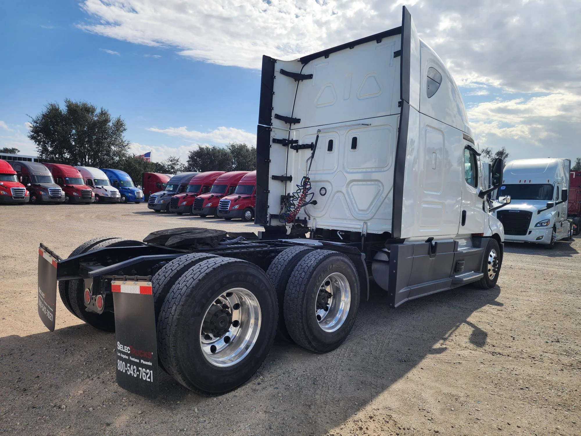 2023 Freightliner Cascadia in Fresno, CA — photo 3