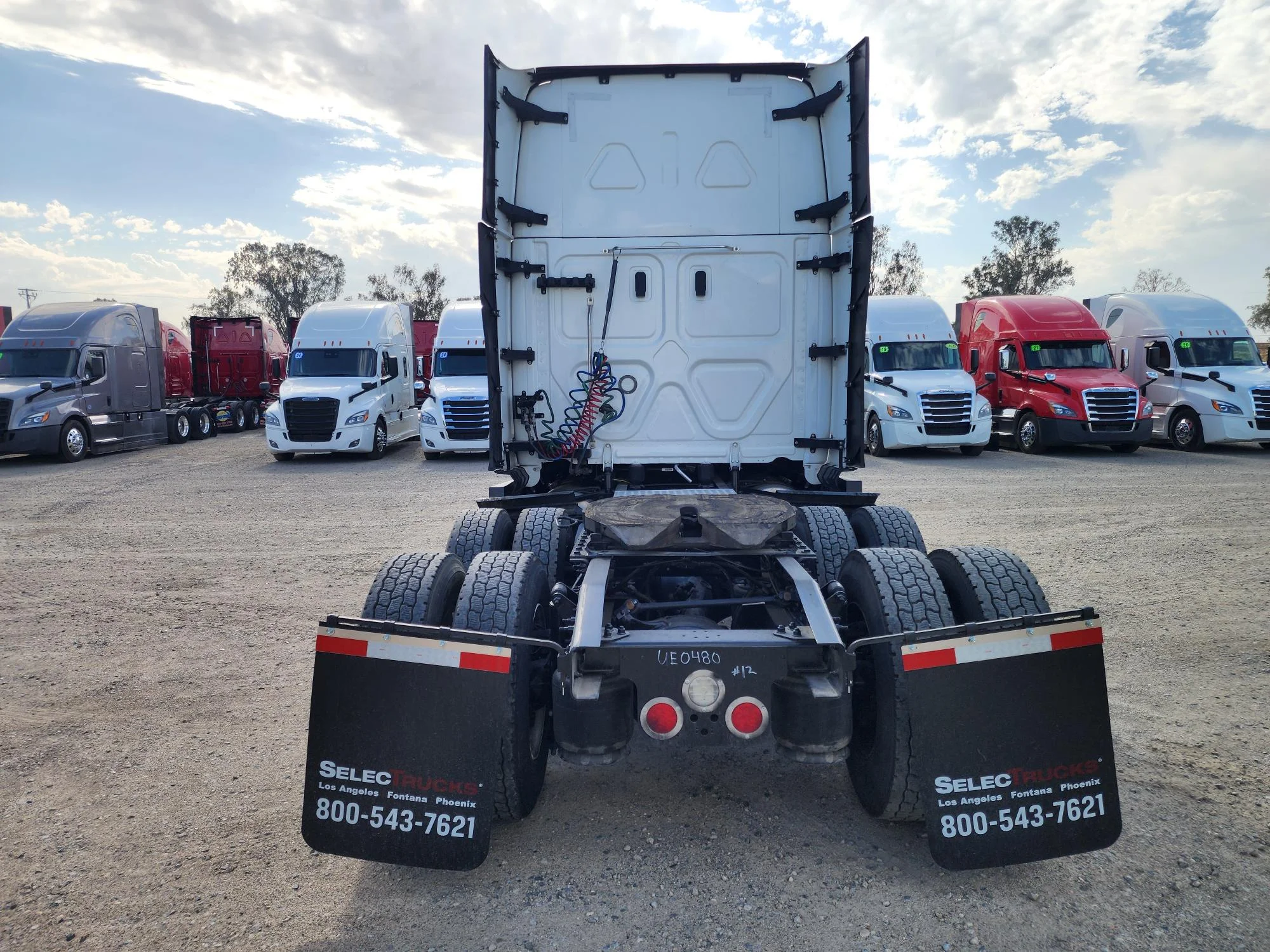 2023 Freightliner Cascadia in Fresno, CA — photo 4