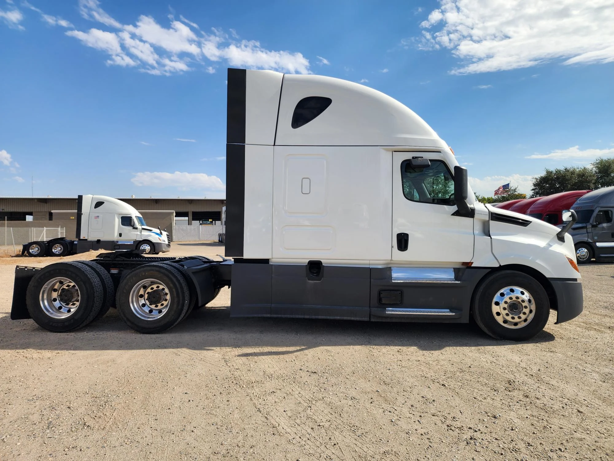 2023 Freightliner Cascadia in Fresno, CA — photo 17