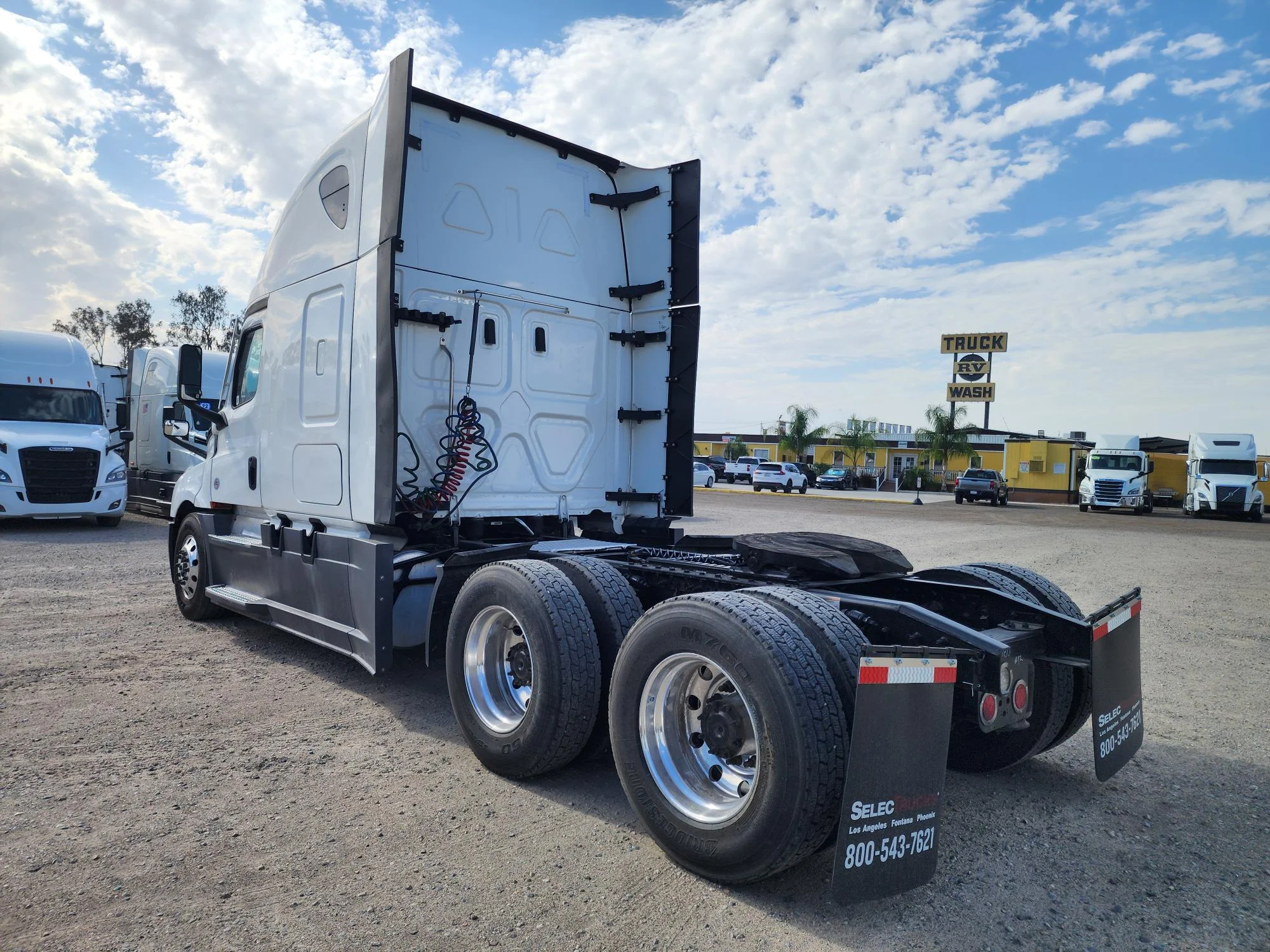 2023 Freightliner Cascadia in Fresno, CA — photo 5