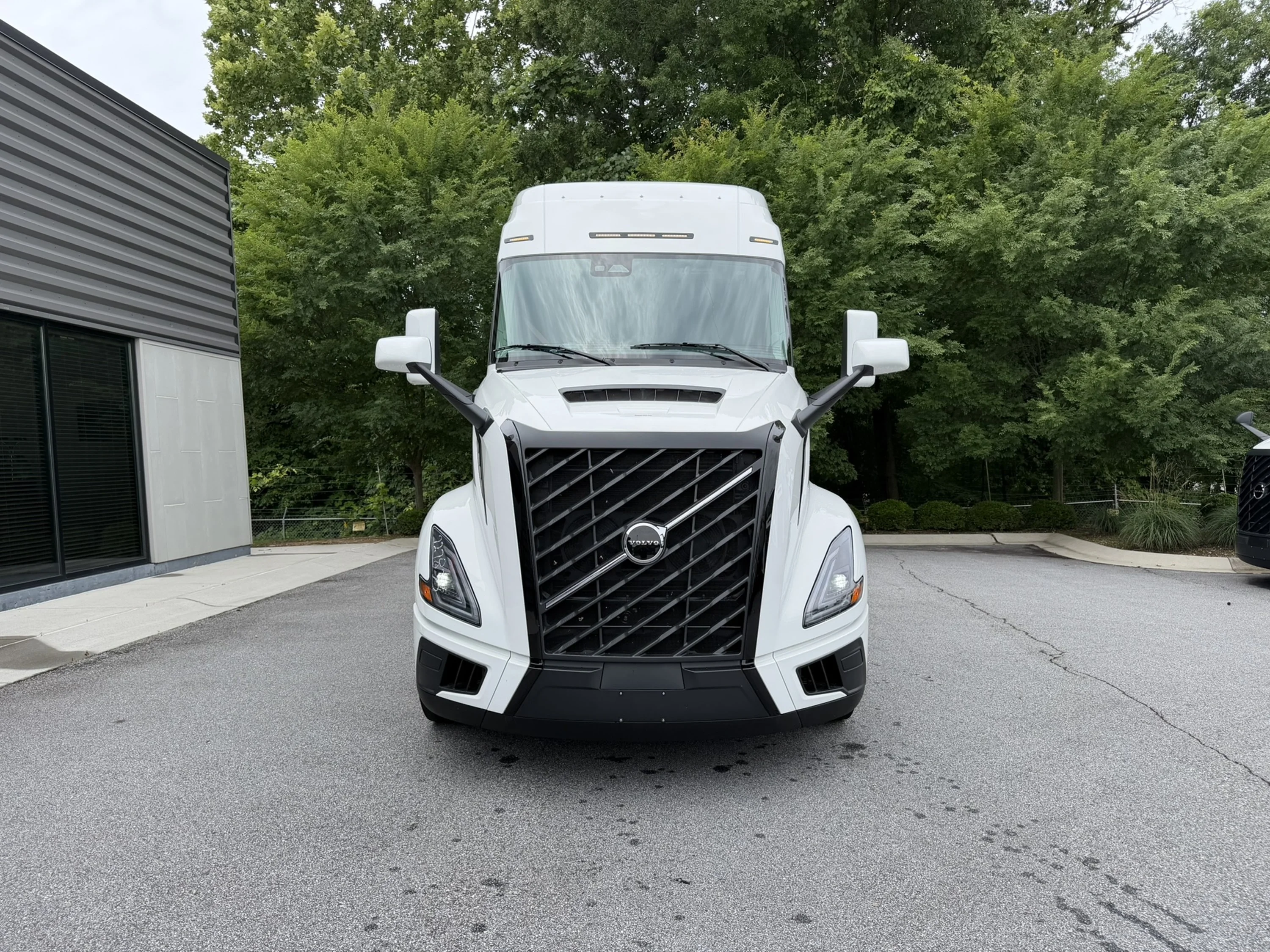 2027 Volvo in Adairsville, GA — photo 2