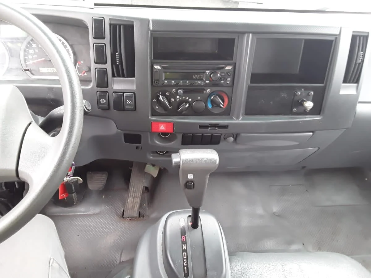 2019 Isuzu NPR - image 11