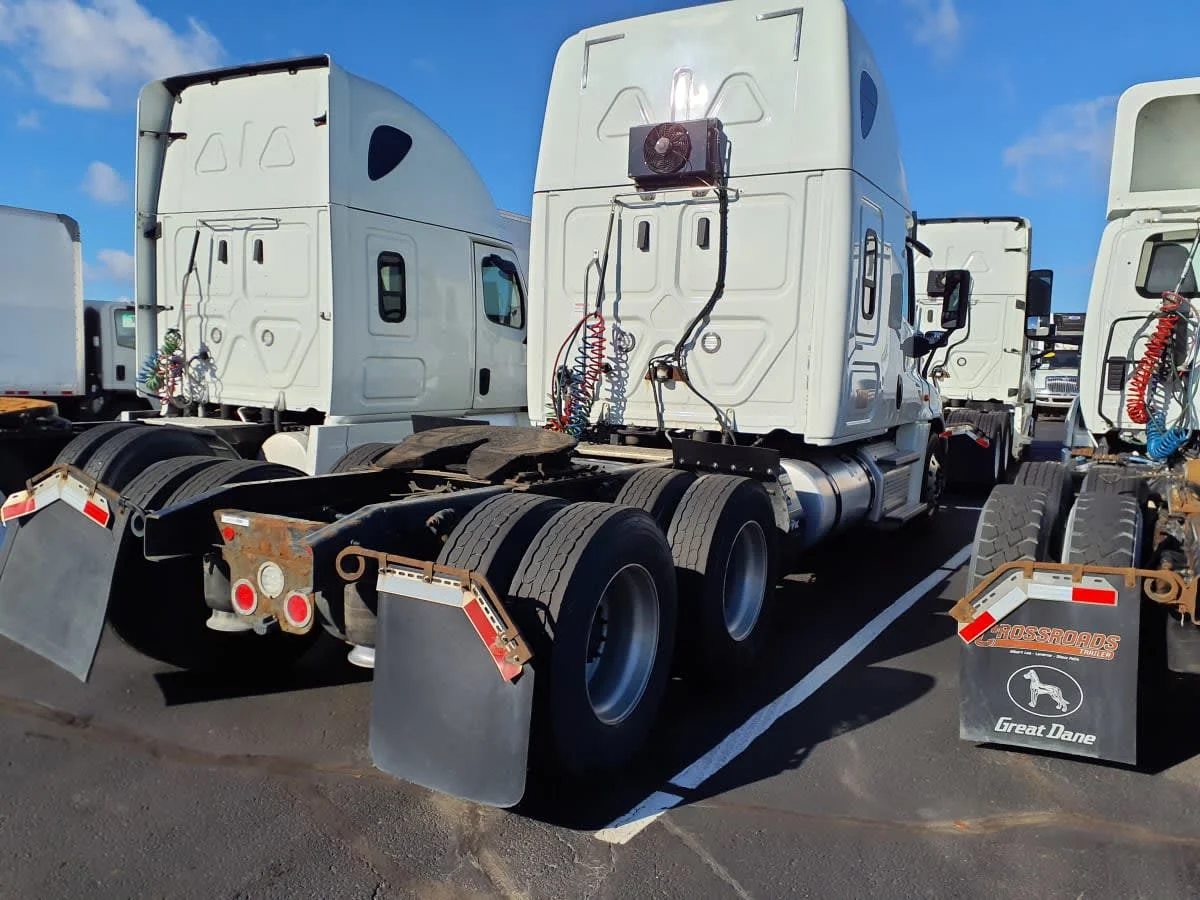 2020 Freightliner Cascadia in Altoona, IA — photo 4