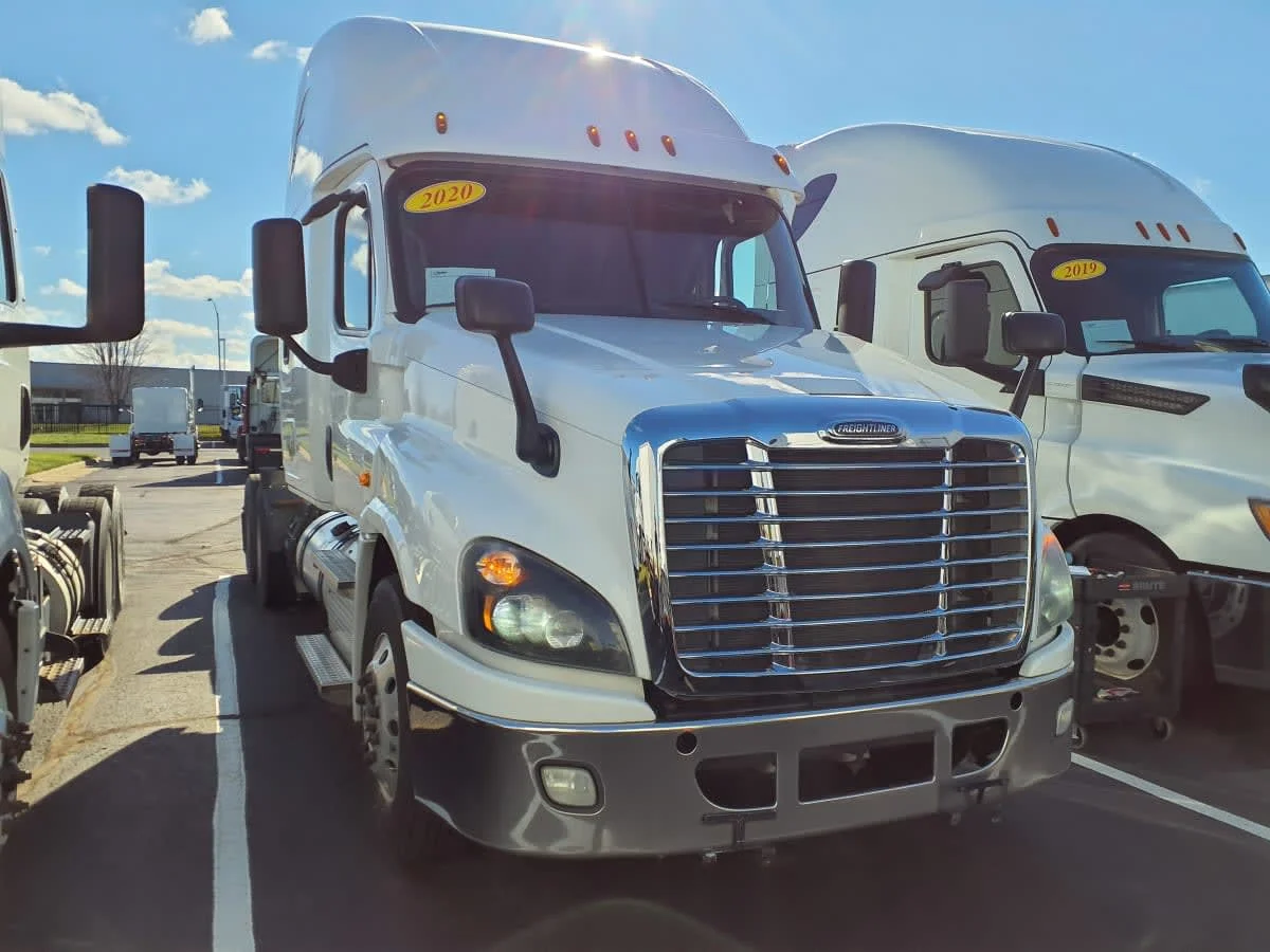 2020 Freightliner Cascadia in Altoona, IA — photo 3
