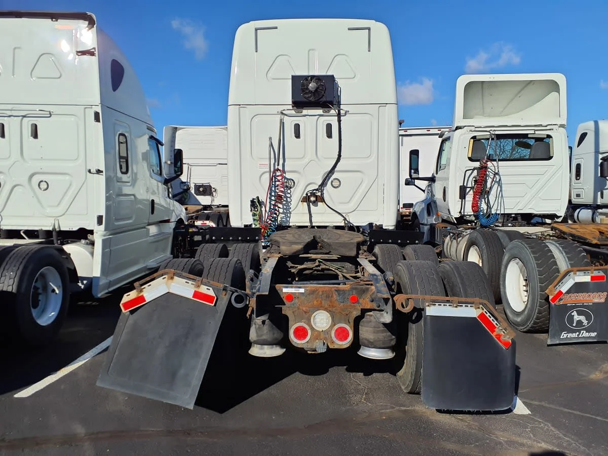 2020 Freightliner Cascadia in Altoona, IA — photo 5
