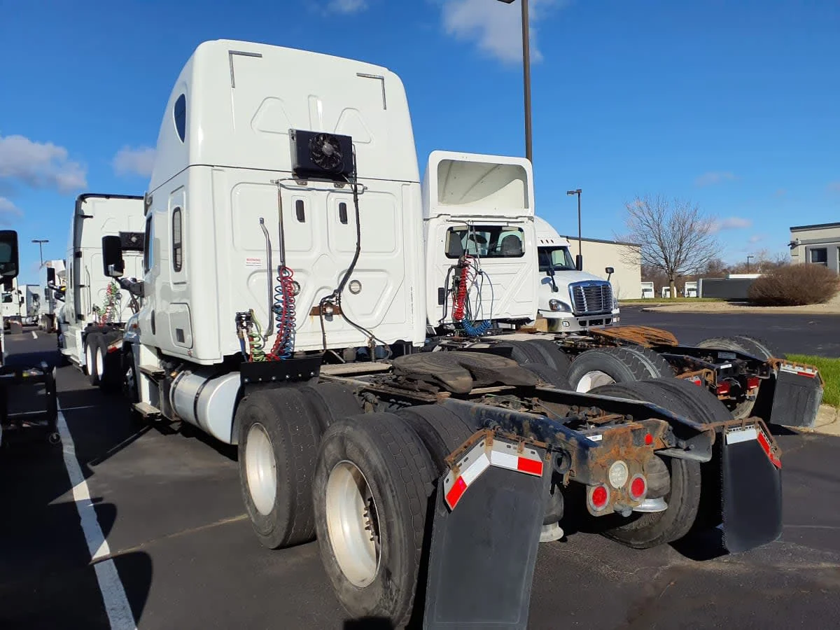 2020 Freightliner Cascadia in Altoona, IA — photo 6