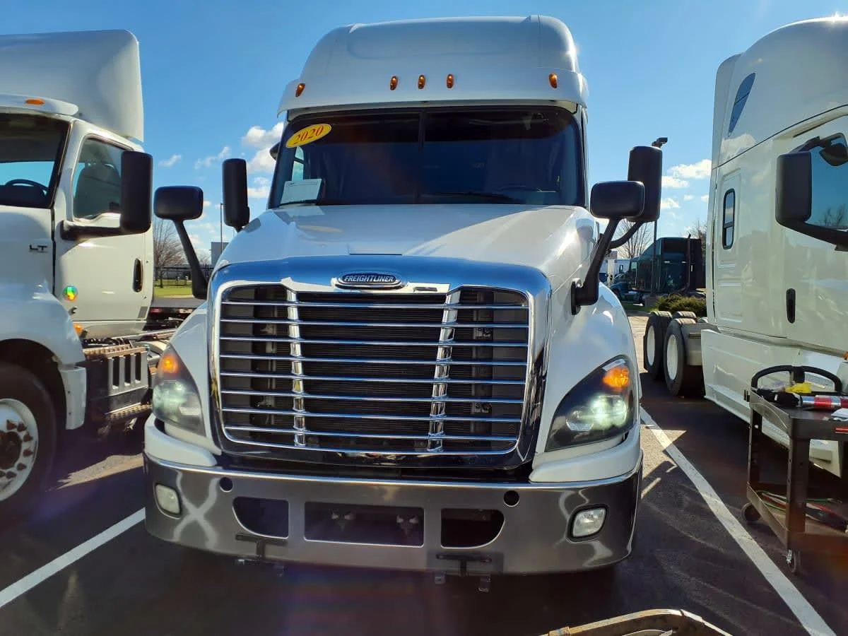 2020 Freightliner Cascadia in Altoona, IA — photo 2