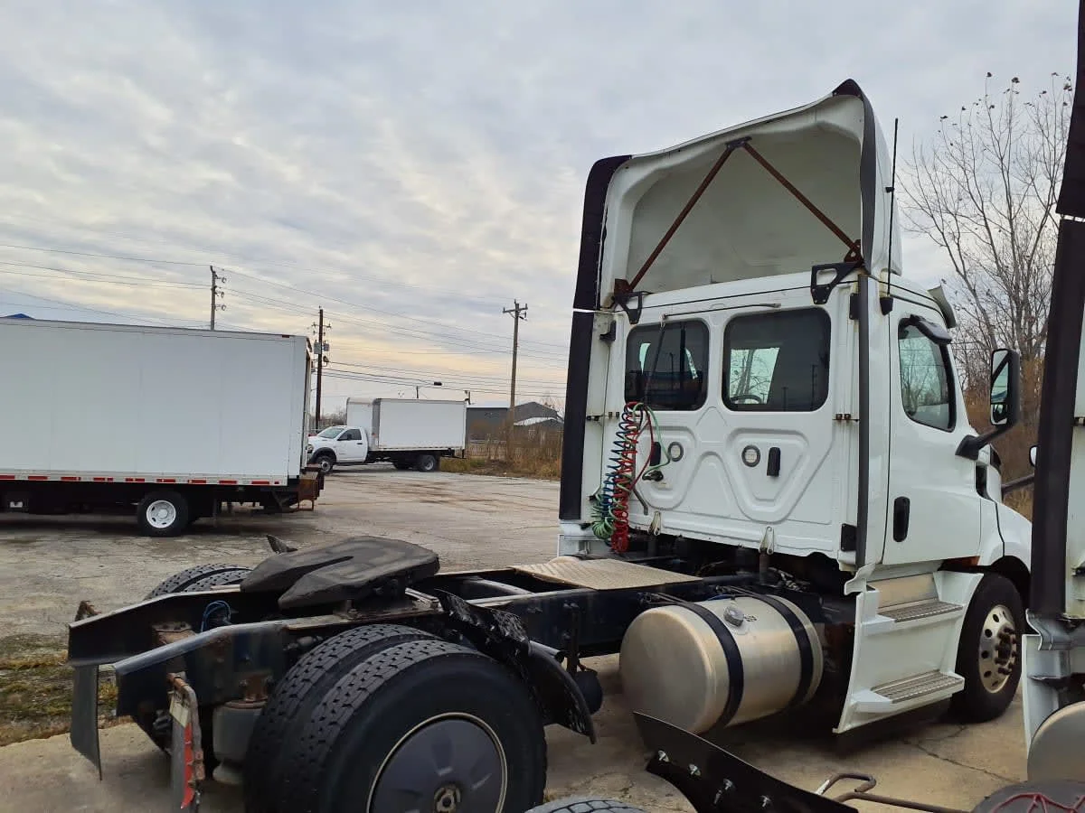 2020 Freightliner Cascadia - image 4