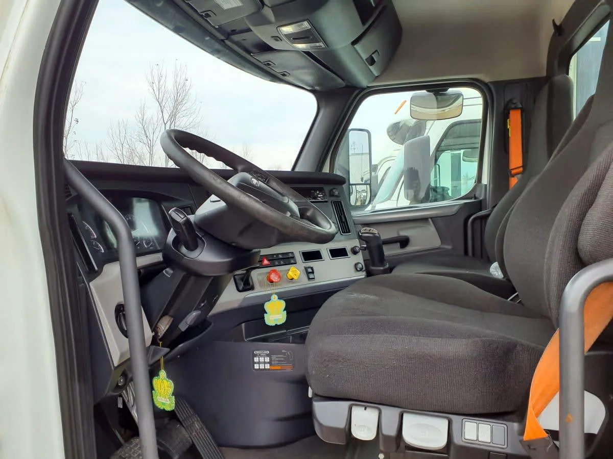 2020 Freightliner Cascadia in Indianapolis, IN — photo 7