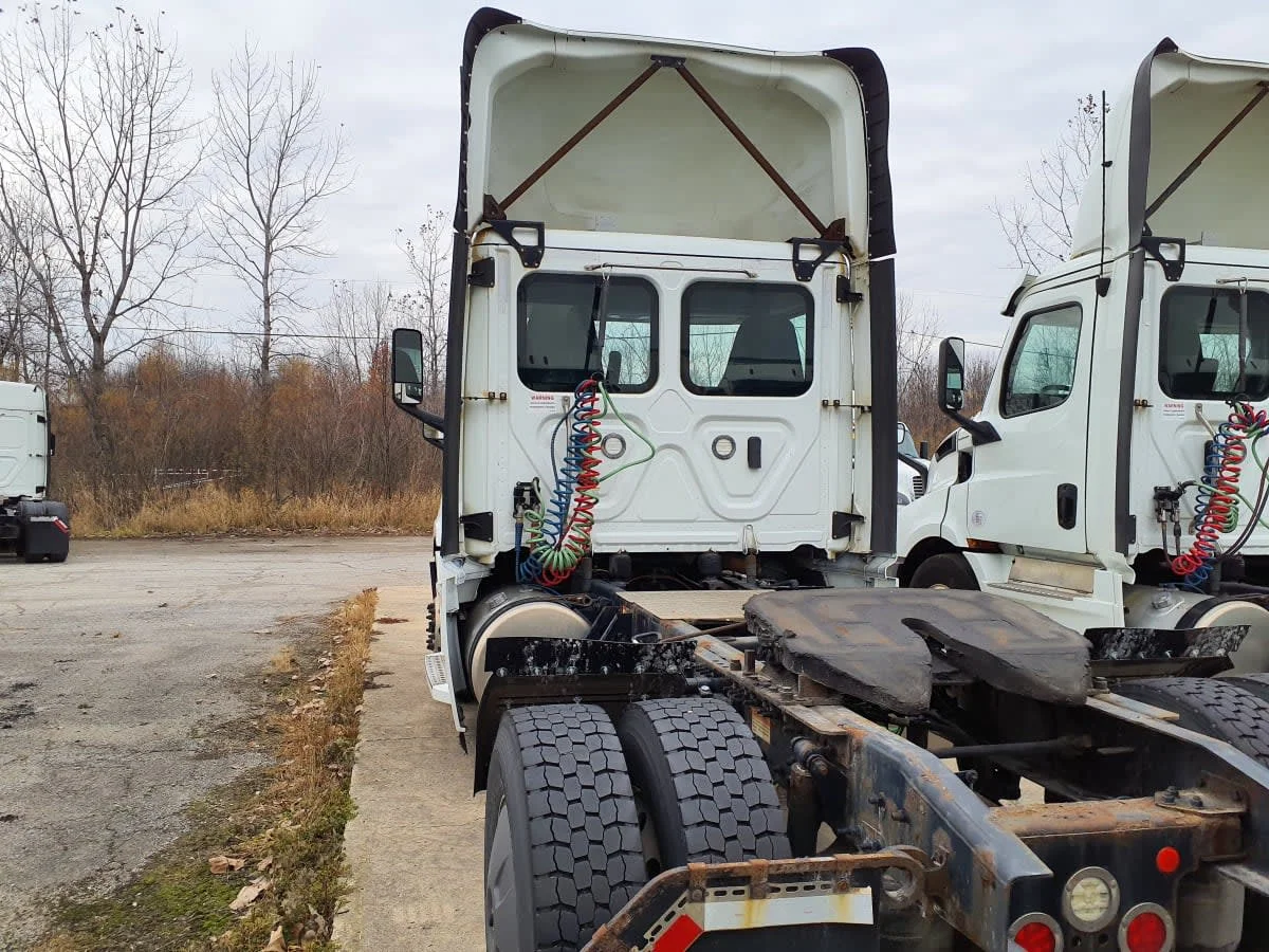 2020 Freightliner Cascadia in Indianapolis, IN — photo 5