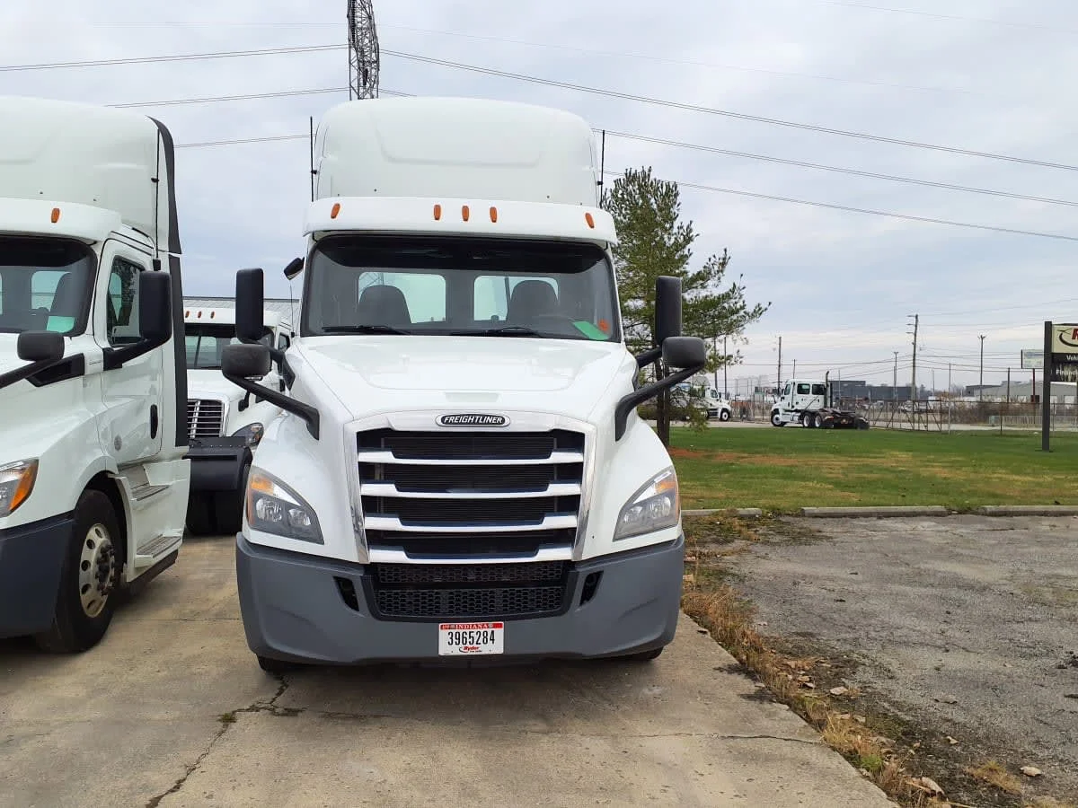 2020 Freightliner Cascadia in Indianapolis, IN — photo 2