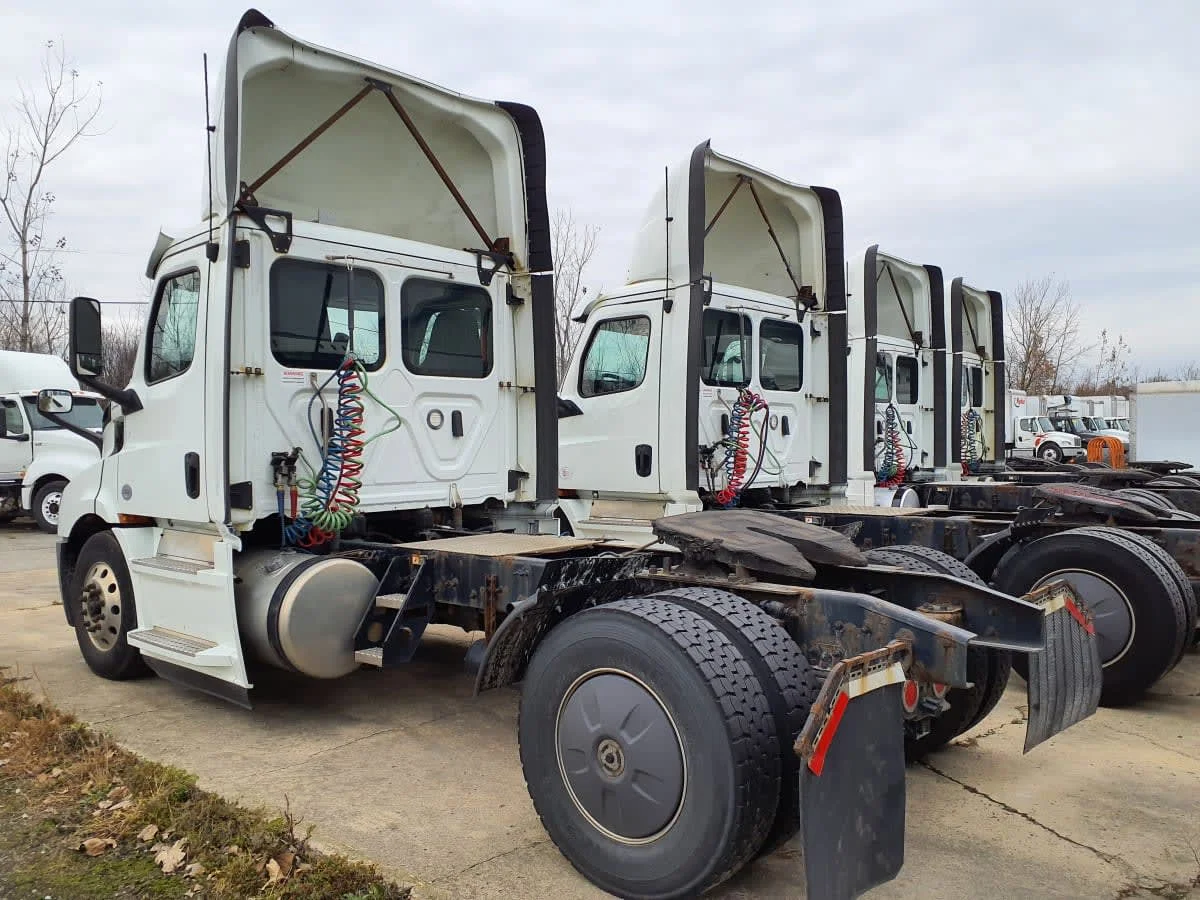 2020 Freightliner Cascadia in Indianapolis, IN — photo 6