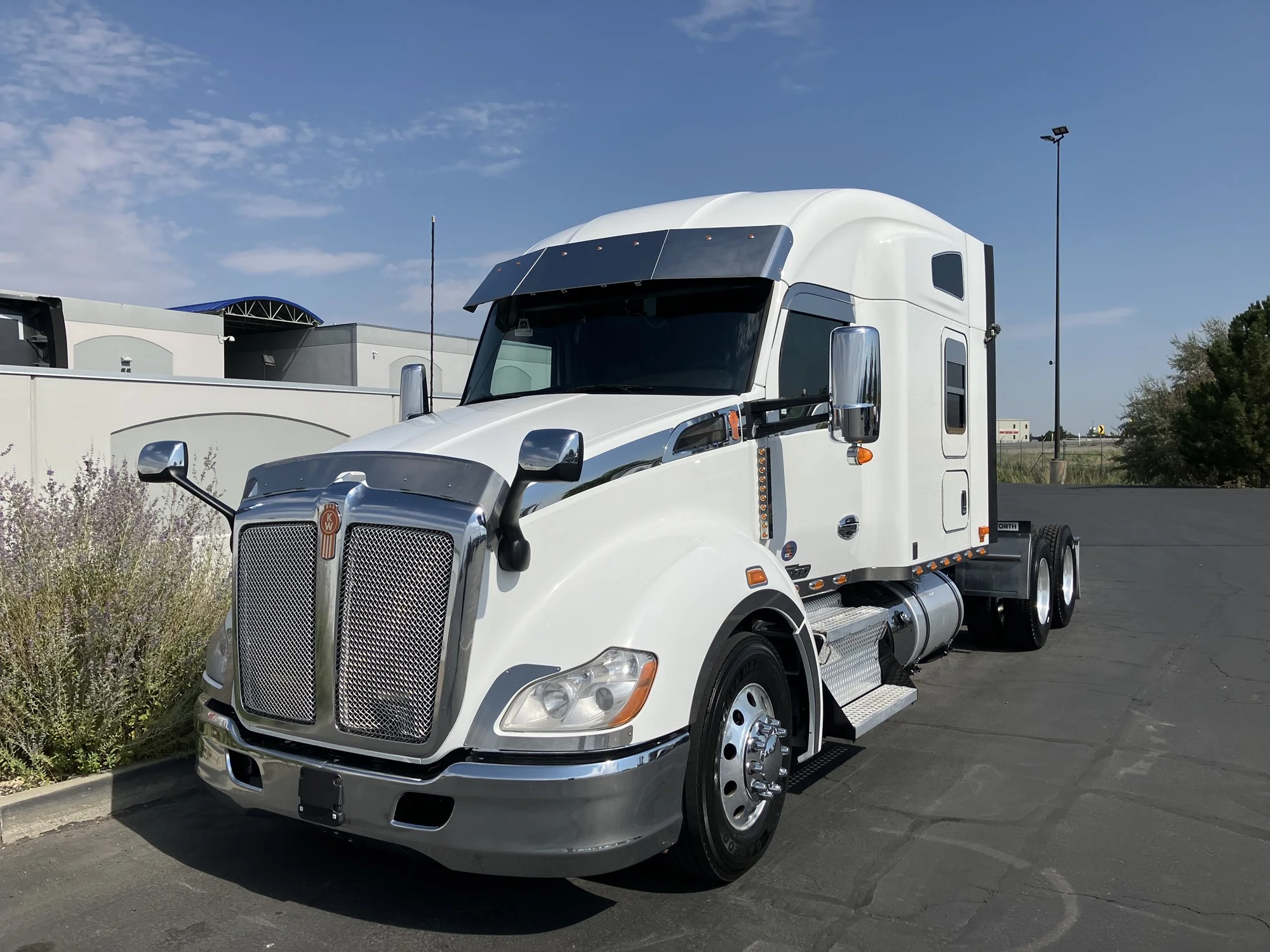 2022 Kenworth T680 in Salt Lake, UT — photo 2