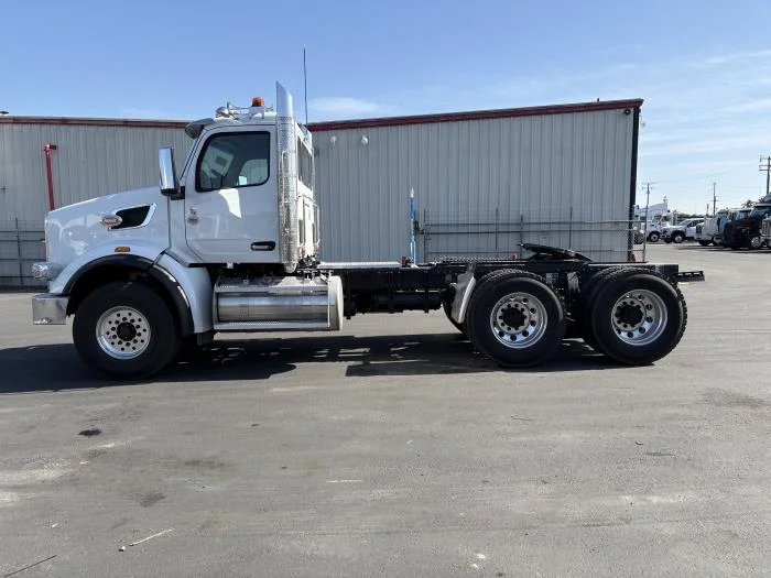 2027 Peterbilt 567 in Sylmar, CA — photo 9