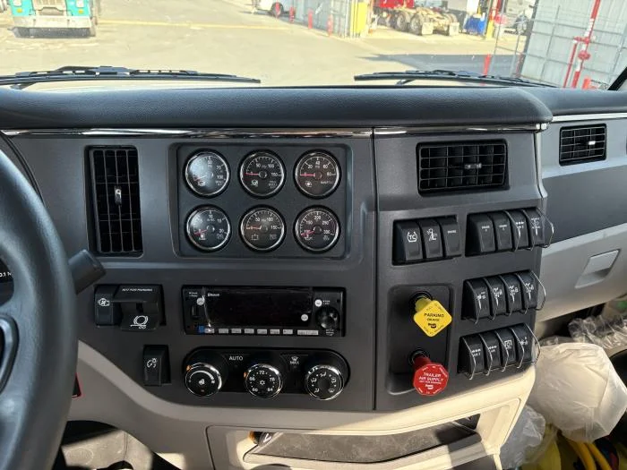 2027 Peterbilt 567 in Sylmar, CA — photo 13