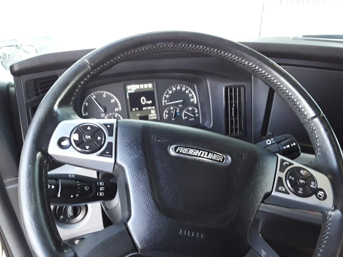 2019 Freightliner Cascadia in Kansas City, MO — photo 7