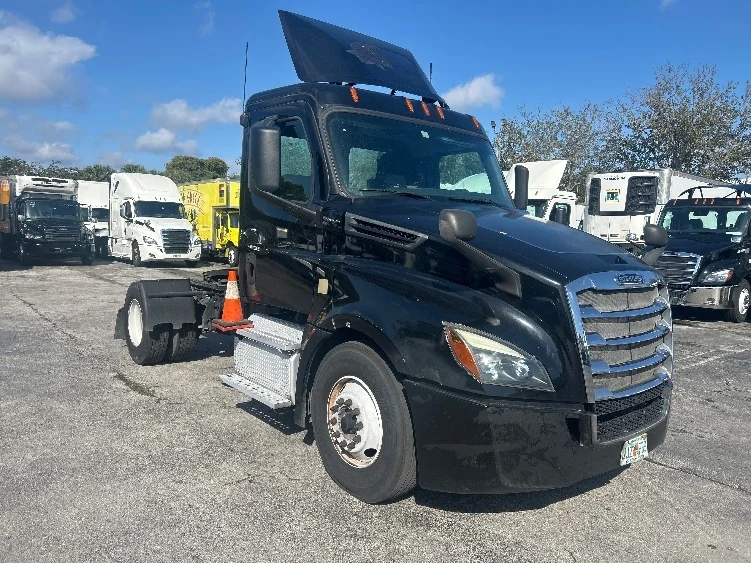 2019 Freightliner Cascadia in Medley, FL