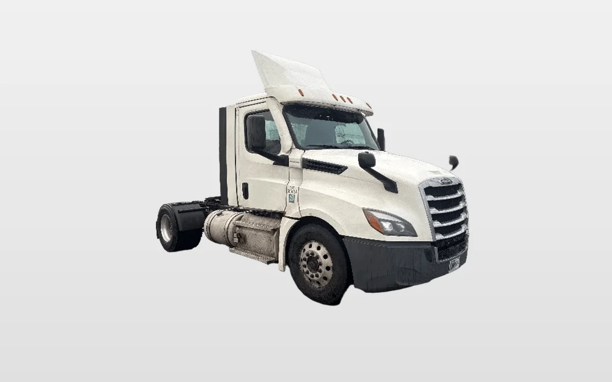 2020 Freightliner Cascadia - image 1