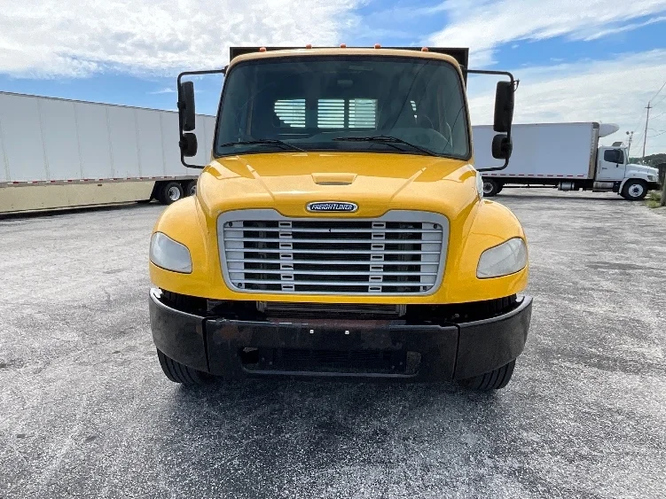2019 Freightliner M2 106 in Tampa, FL — photo 2