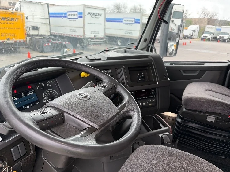 2022 Volvo VNL 760 - image 10