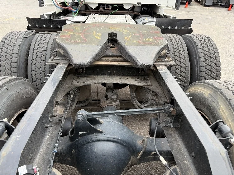 2022 Volvo VNL 760 - image 6