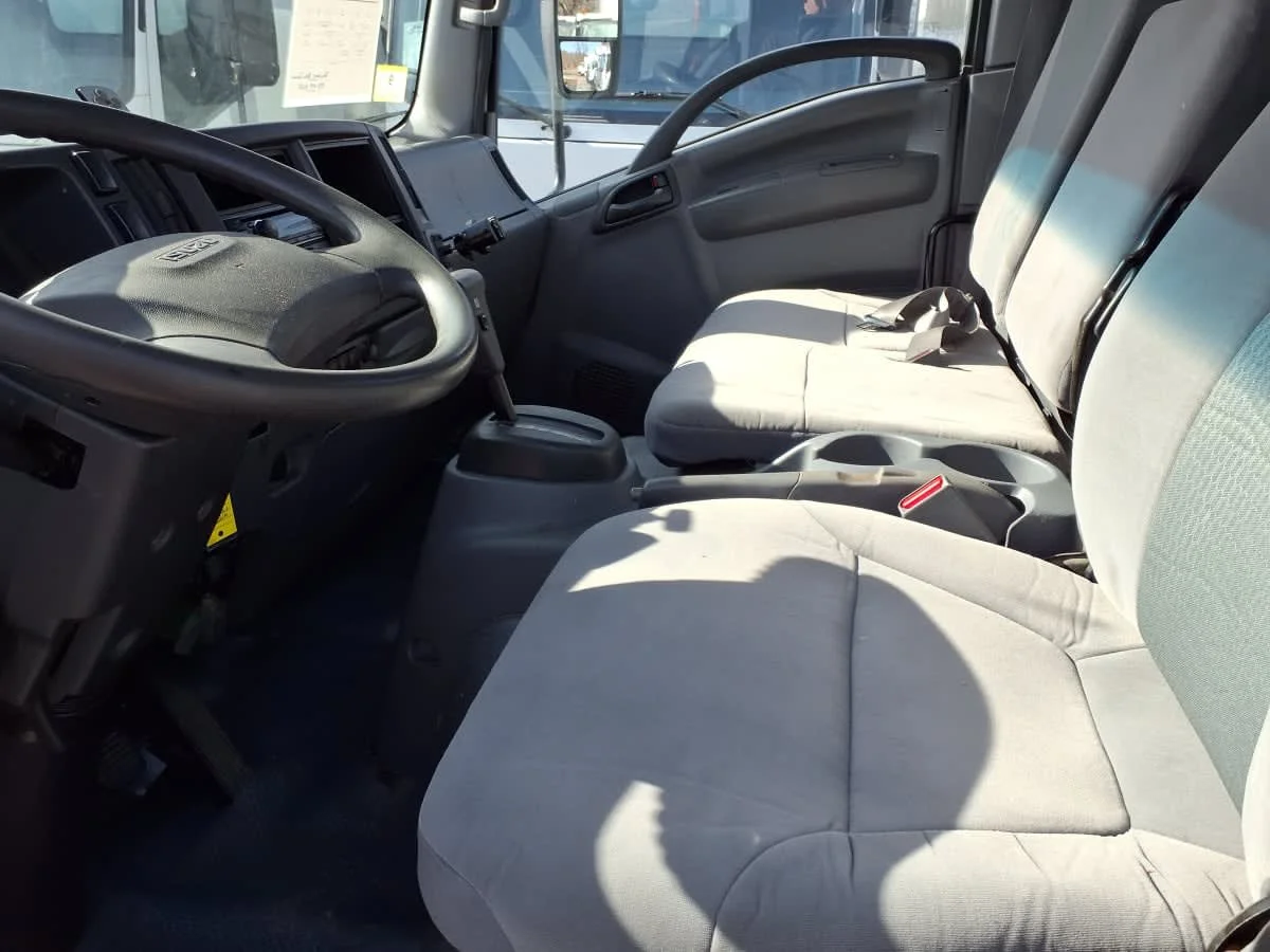 2017 Isuzu NRR - image 7