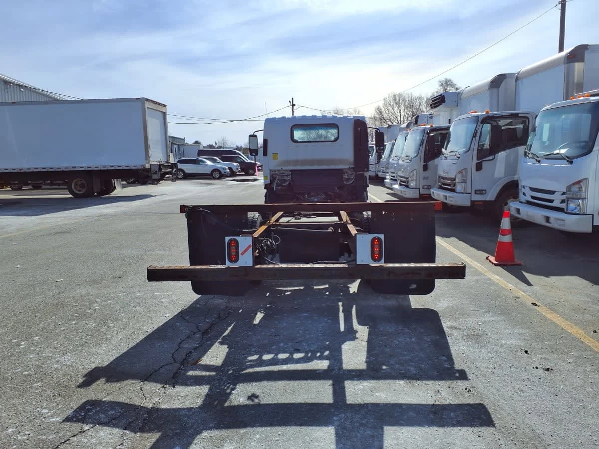 2017 Isuzu NRR - image 5