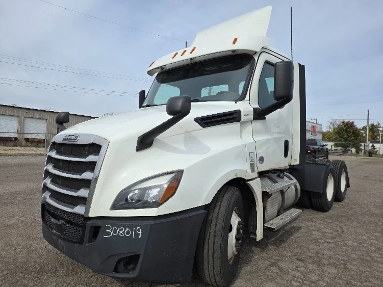 2020 Freightliner Cascadia in Jackson, MI — photo 3