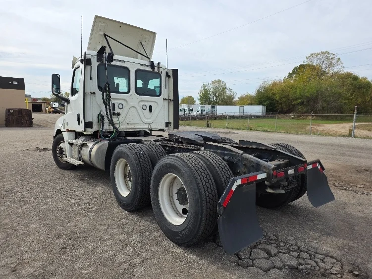 2020 Freightliner Cascadia in Jackson, MI — photo 5