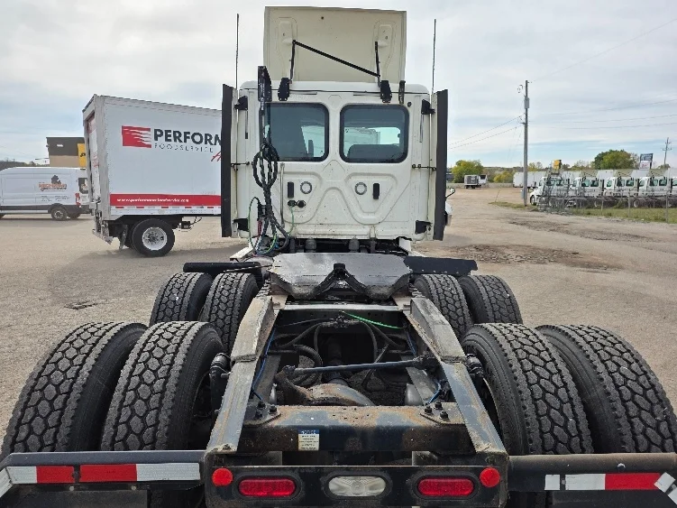 2020 Freightliner Cascadia in Jackson, MI — photo 6