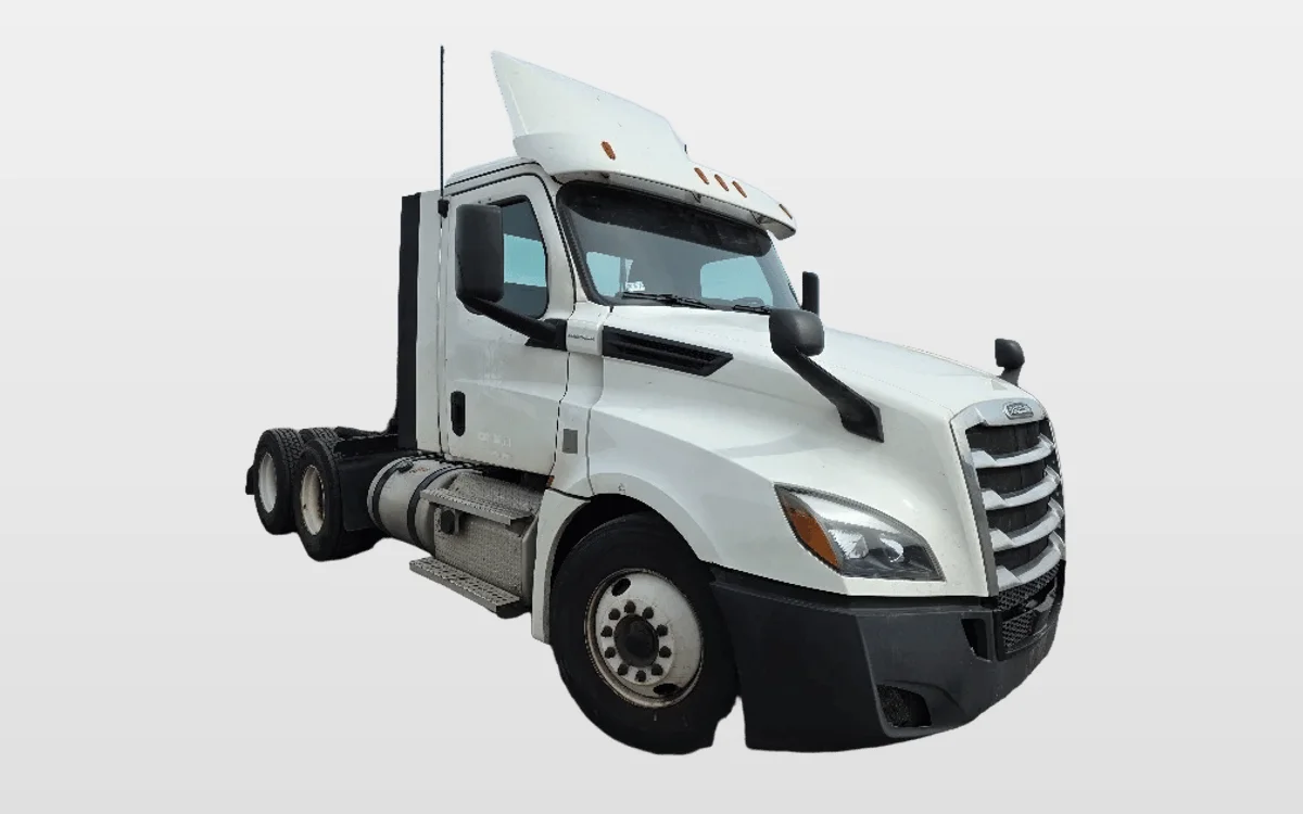 2020 Freightliner Cascadia - image 1