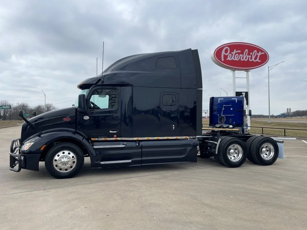 2023 Peterbilt 579 in Springfield, MO — photo 2