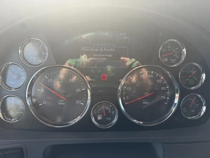 2021 Kenworth T680 - image 1