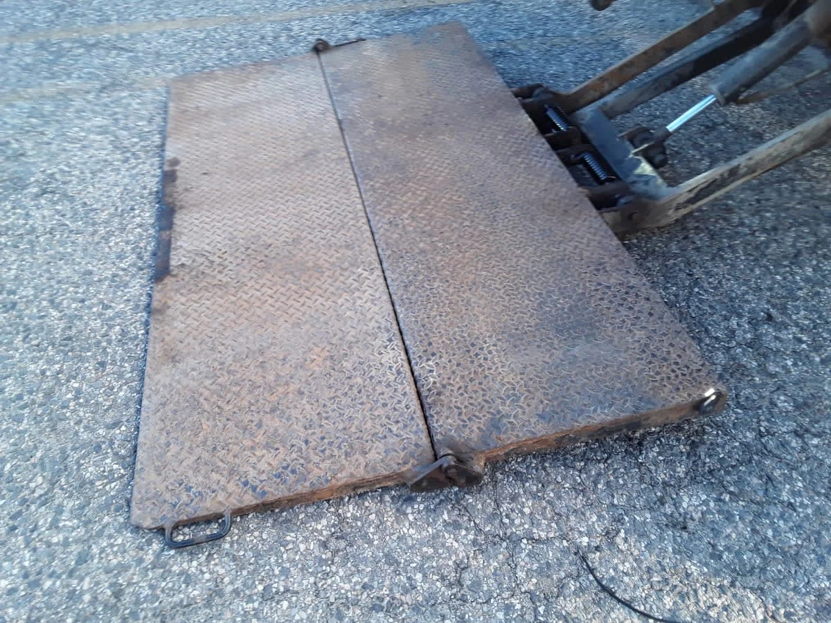 2019 Isuzu NPR - image 13