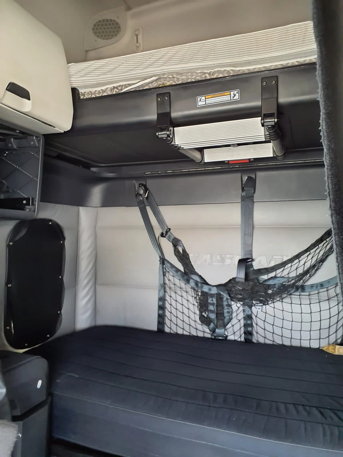 2022 Freightliner Cascadia - image 8