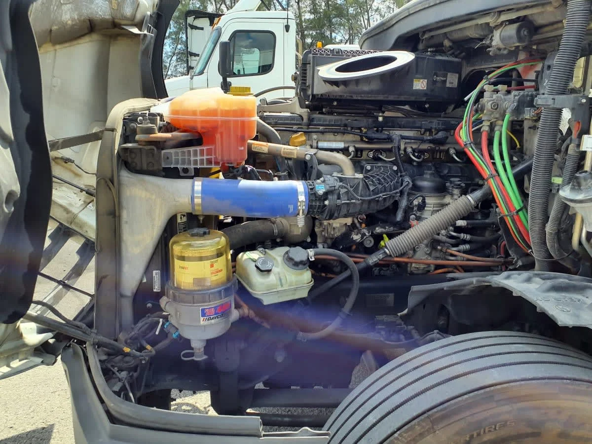 2022 Freightliner Cascadia - image 9