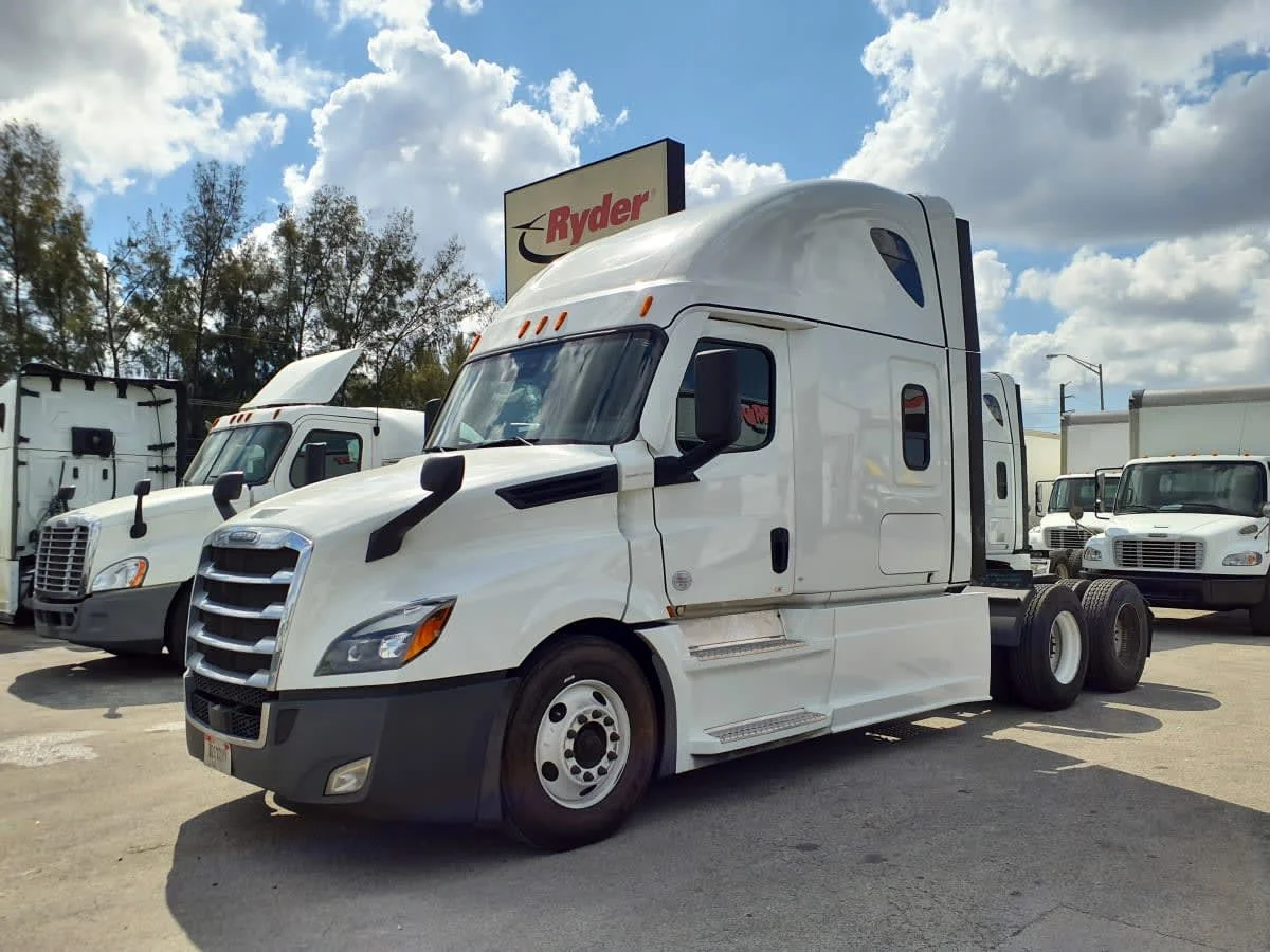 2022 Freightliner Cascadia in Miami, FL