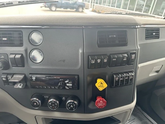 2020 Peterbilt 579 in Dayton, OH — photo 14