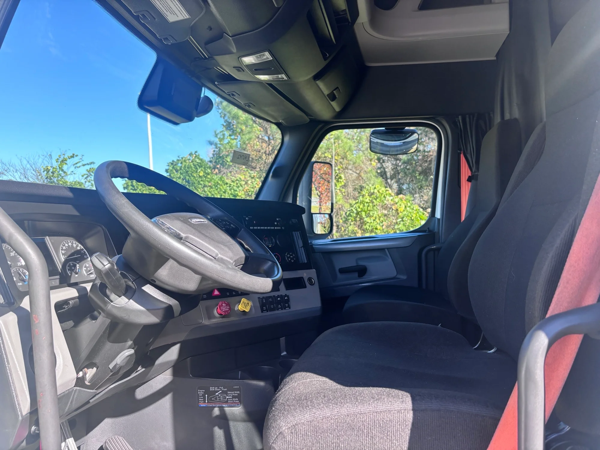 2021 Freightliner Cascadia - image 11